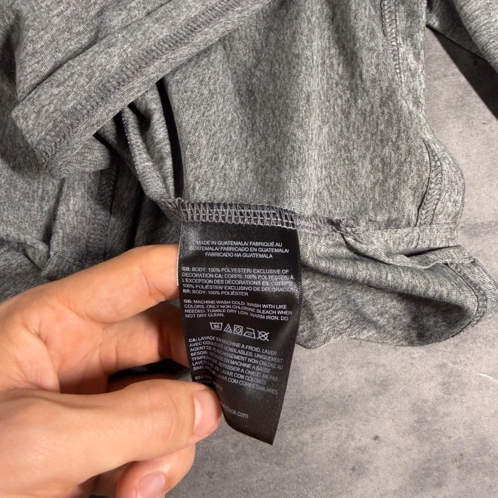 The North Face Breeze Shirt Men Small Grey Long Sleeve FlashDry Gym Hiking Train